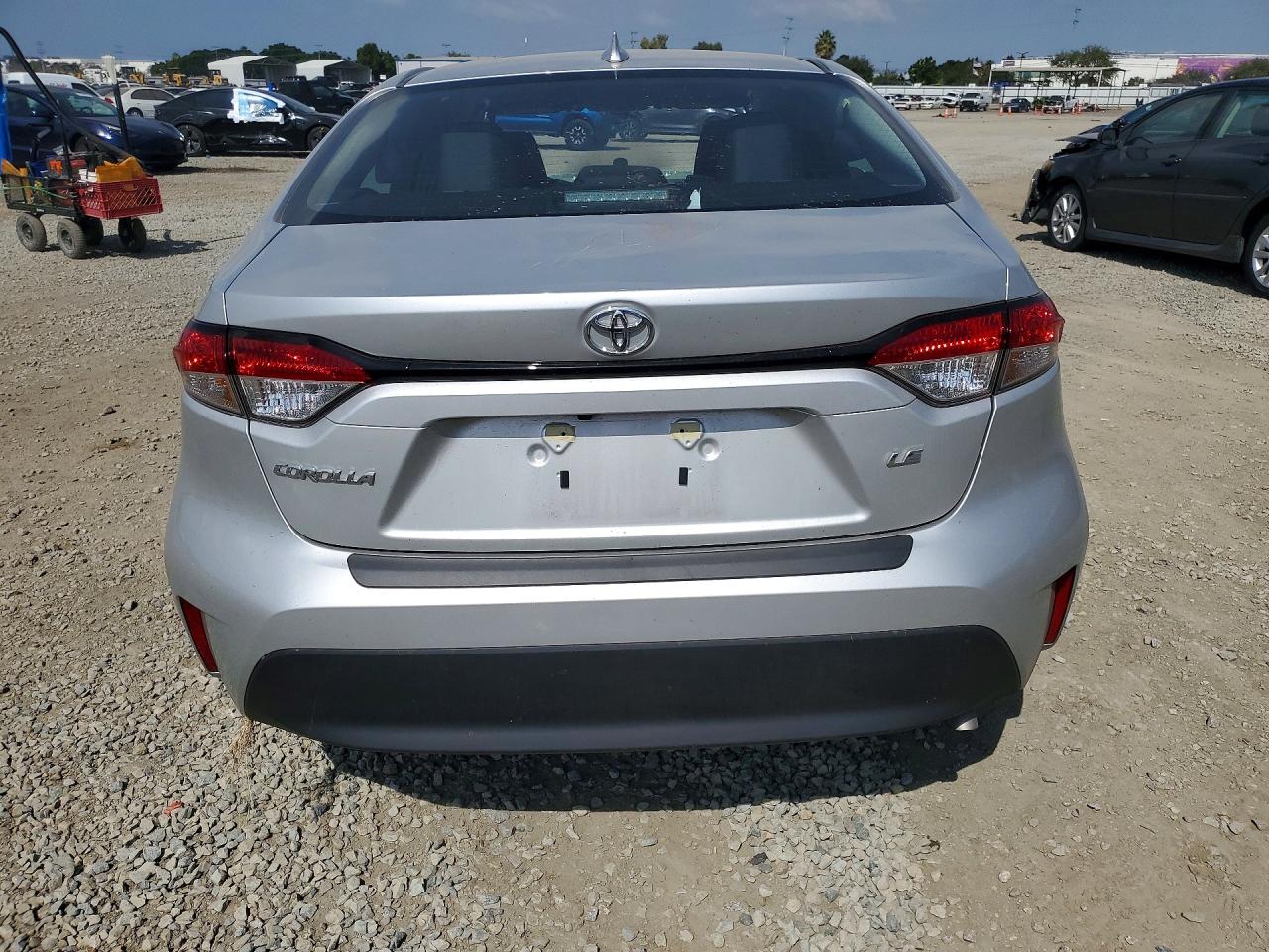 2025 TOYOTA COROLLA LE photo 6