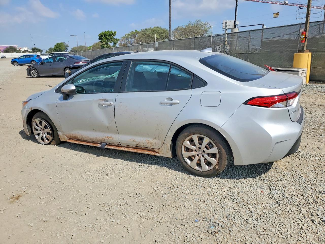 2025 TOYOTA COROLLA LE photo 2