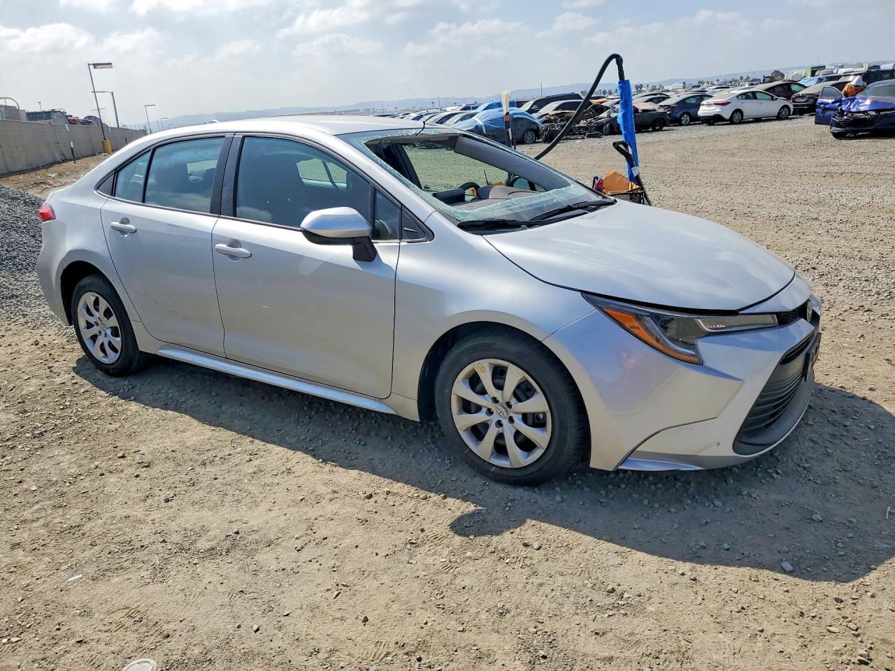 2025 TOYOTA COROLLA LE photo 4