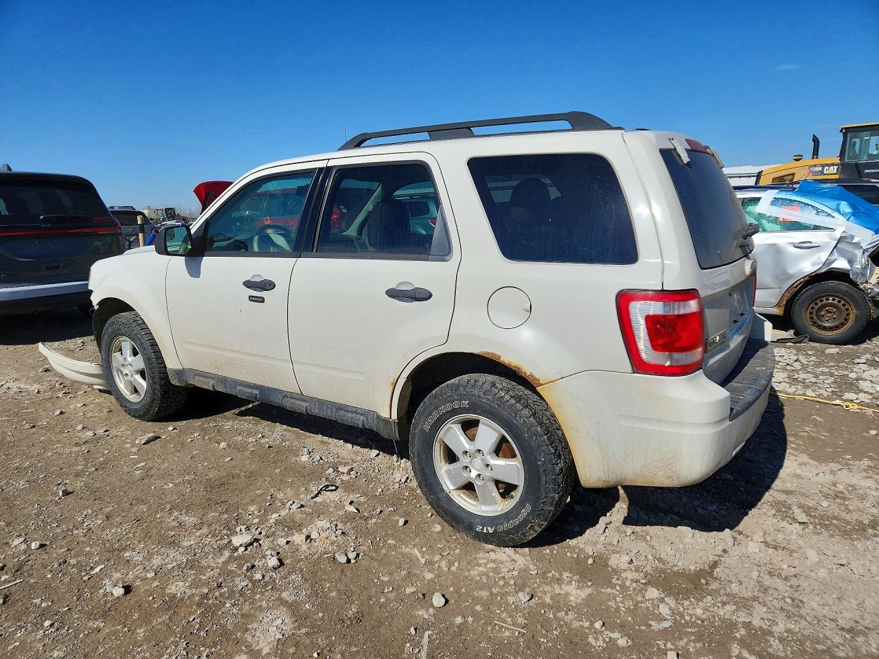 2011 FORD ESCAPE XLT photo 2