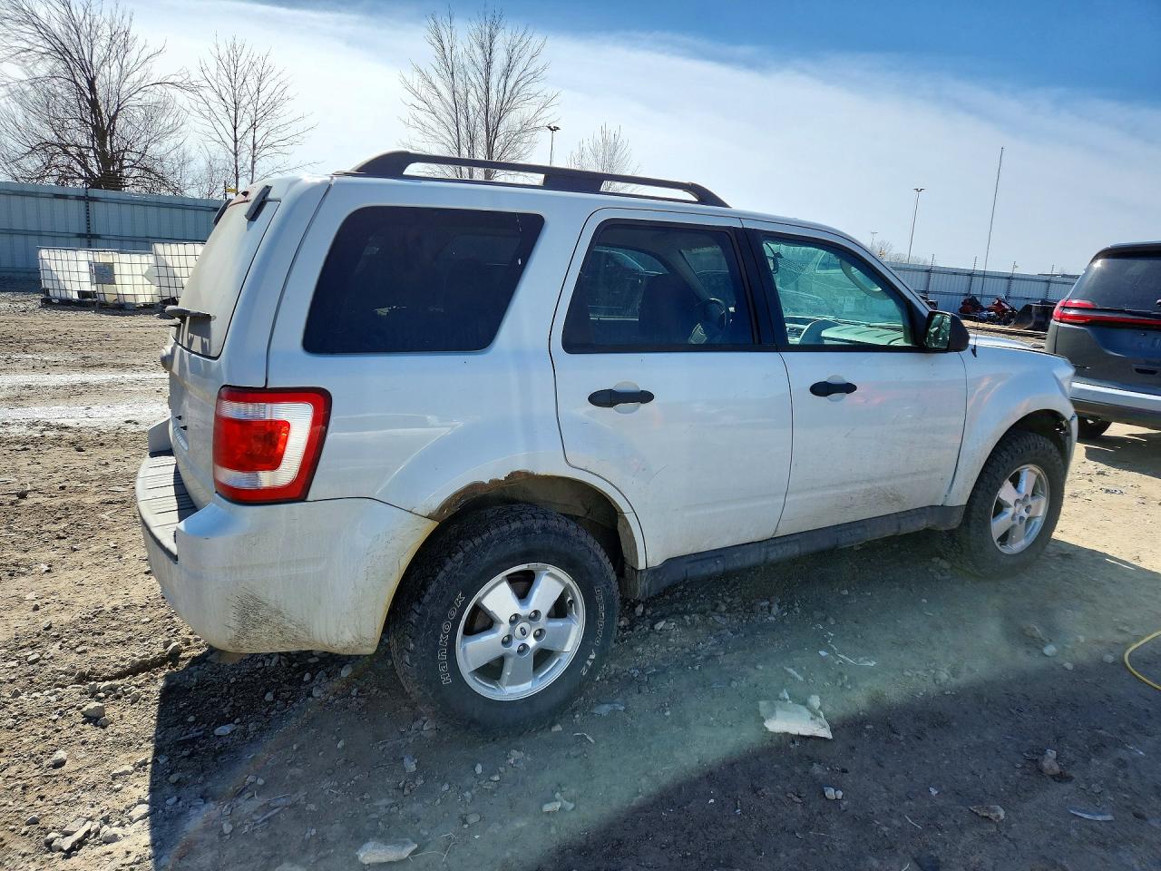 2011 FORD ESCAPE XLT photo 3