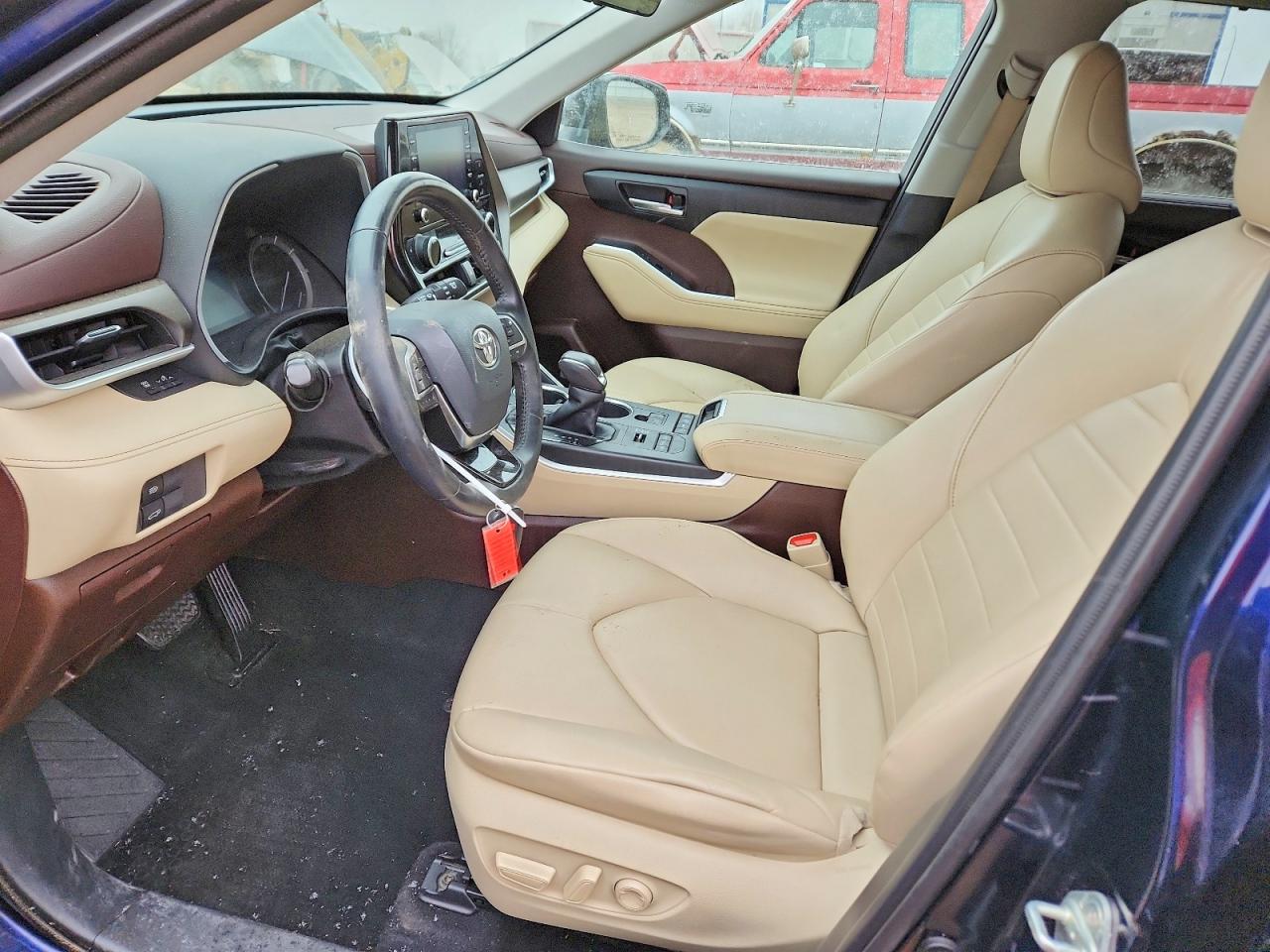 2020 TOYOTA HIGHLANDER XLE photo 13