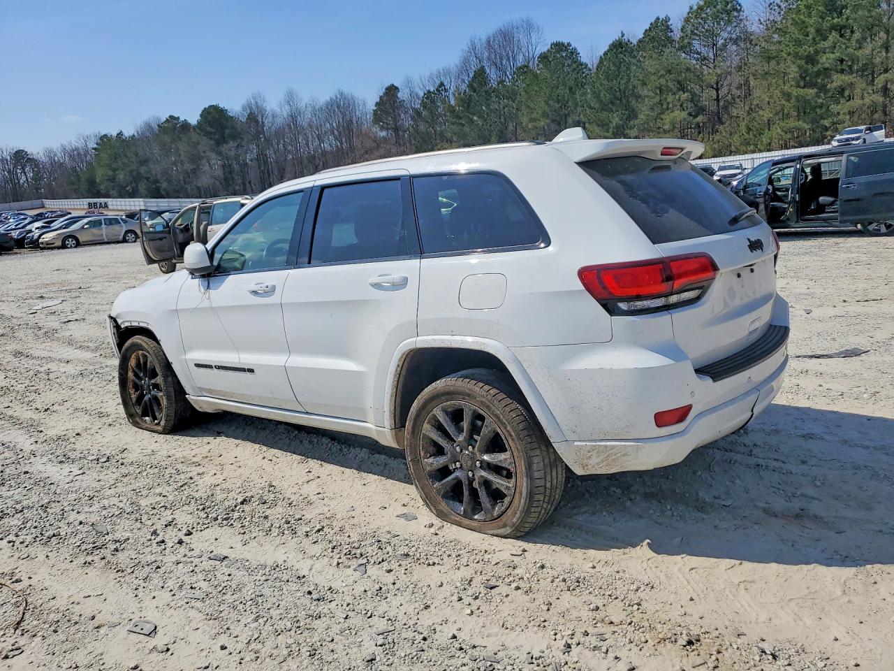 2022 JEEP GRAND CHEROKEE LAREDO E photo 2