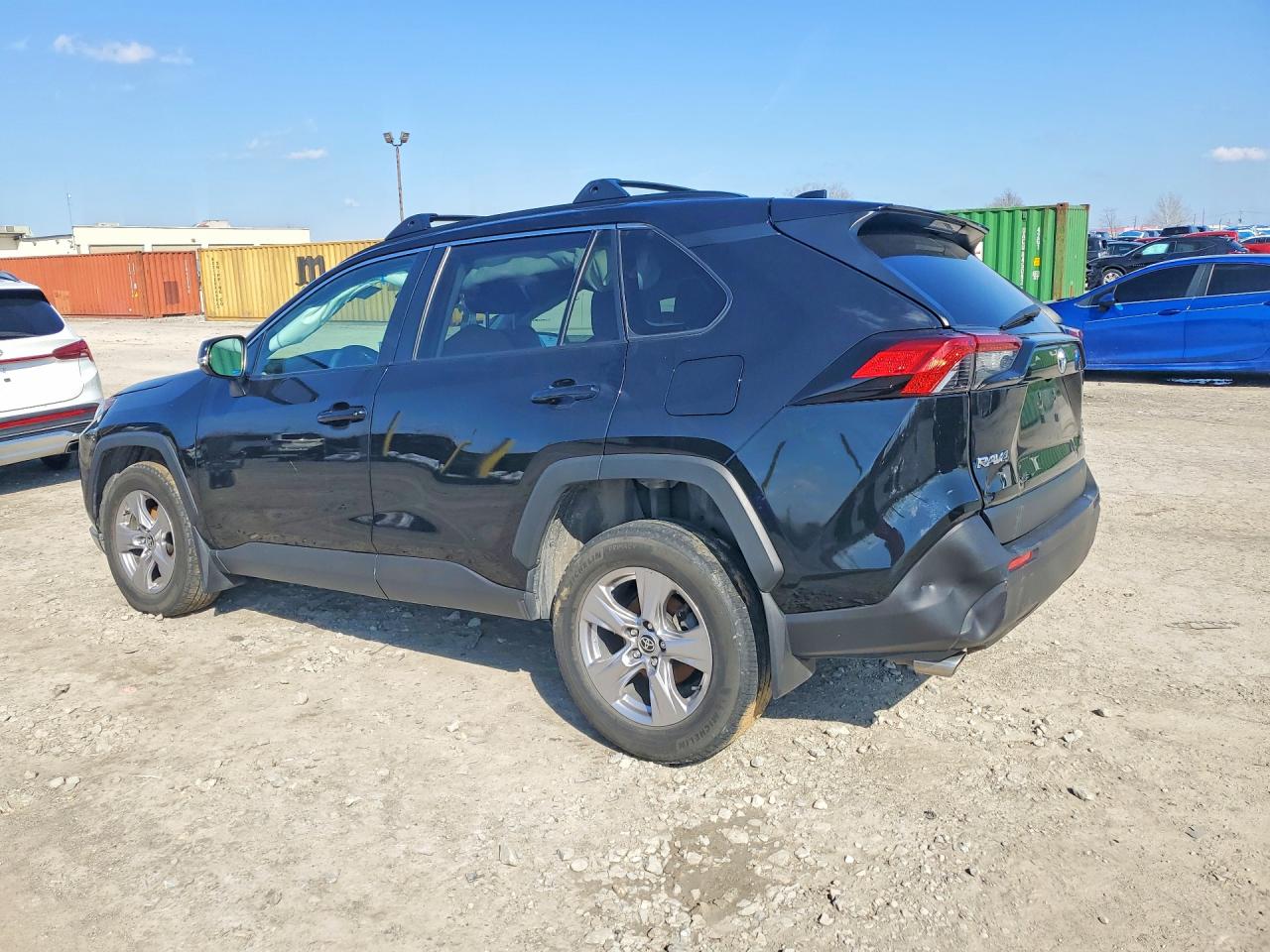 2022 TOYOTA RAV4 XLE photo 2