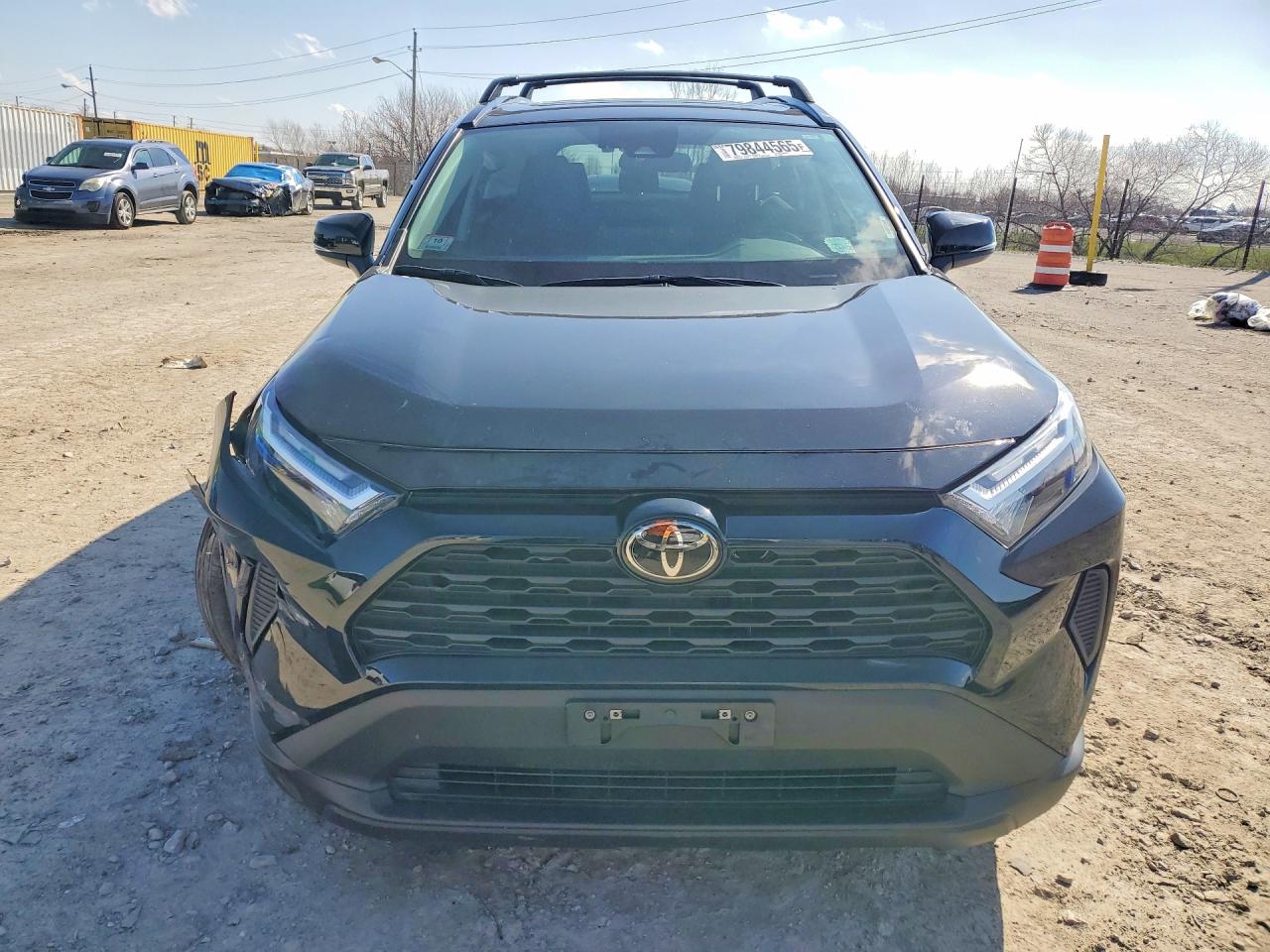 2022 TOYOTA RAV4 XLE photo 5