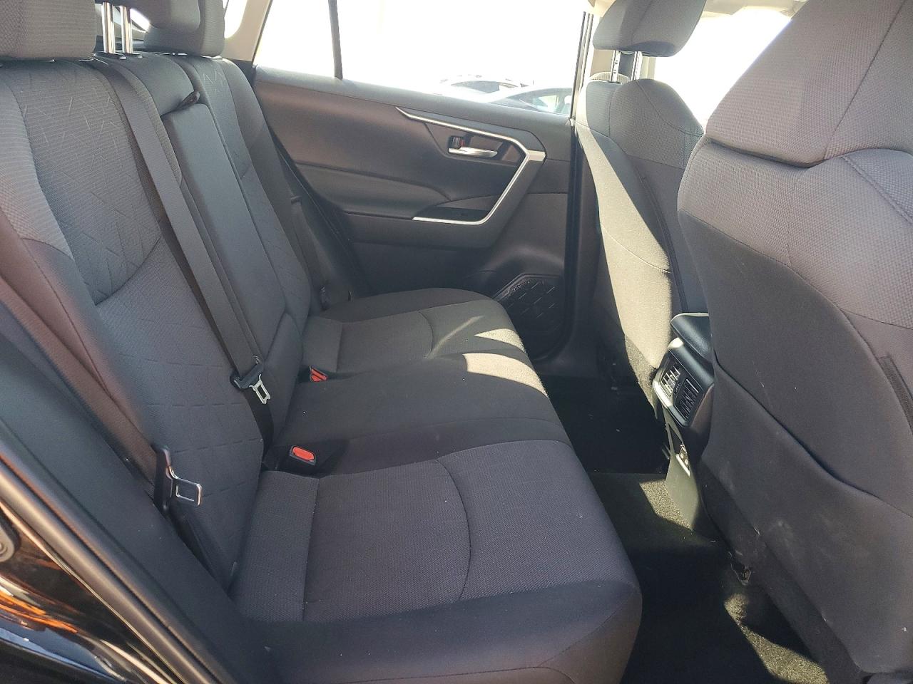 2022 TOYOTA RAV4 XLE photo 11