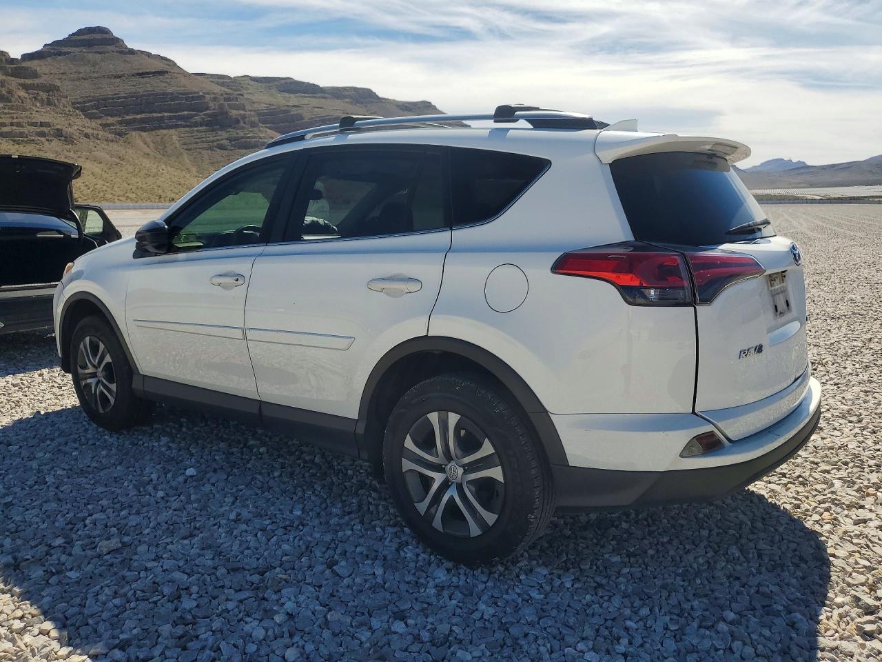2017 TOYOTA RAV4 LE photo 3