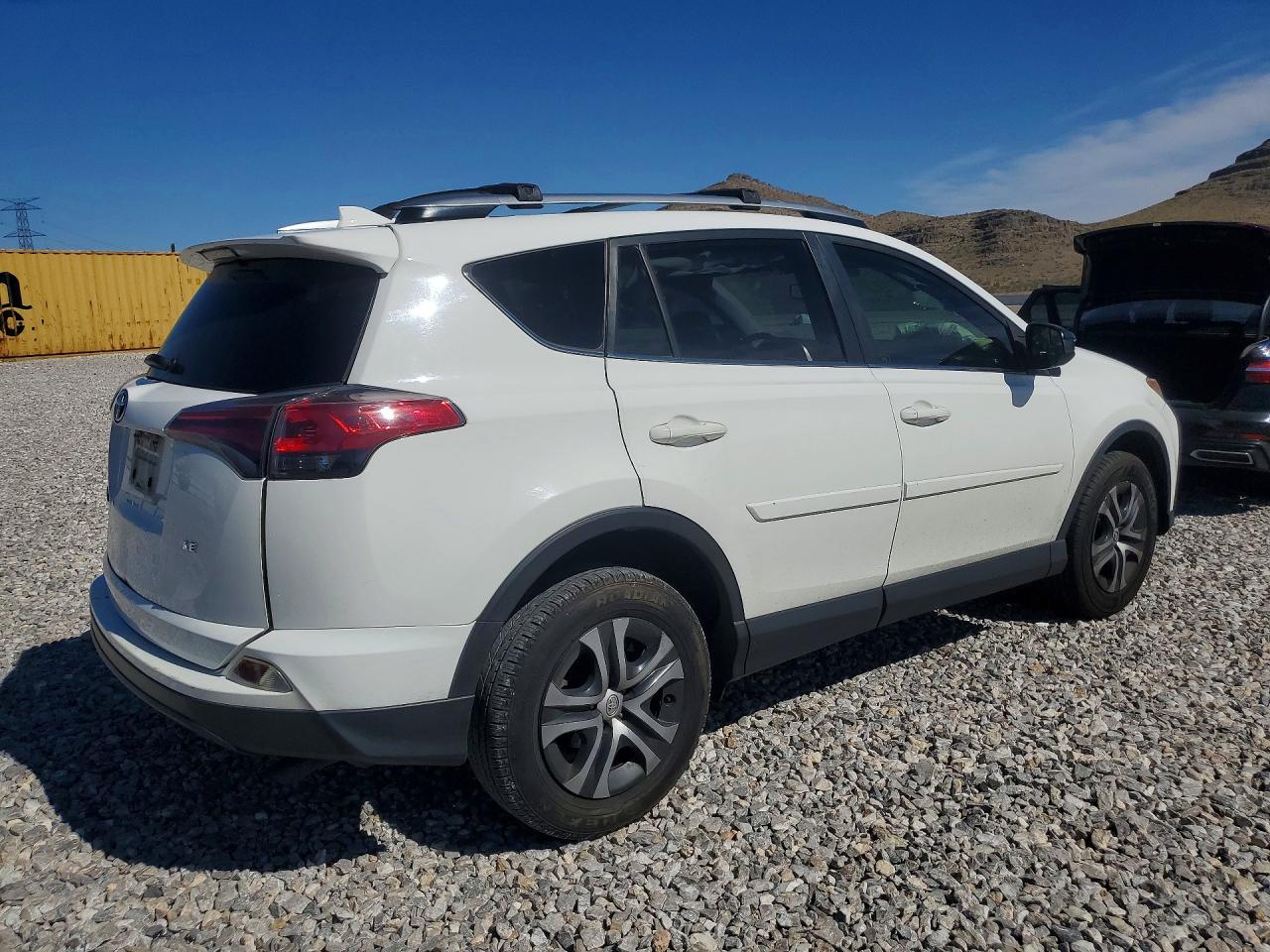 2017 TOYOTA RAV4 LE photo 5
