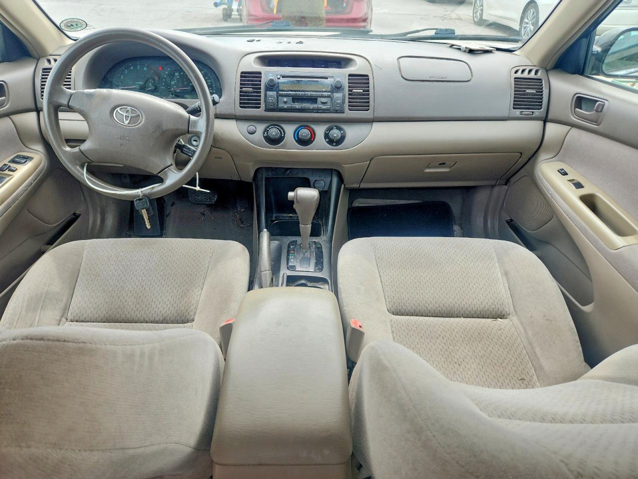 2004 TOYOTA CAMRY LE photo 8
