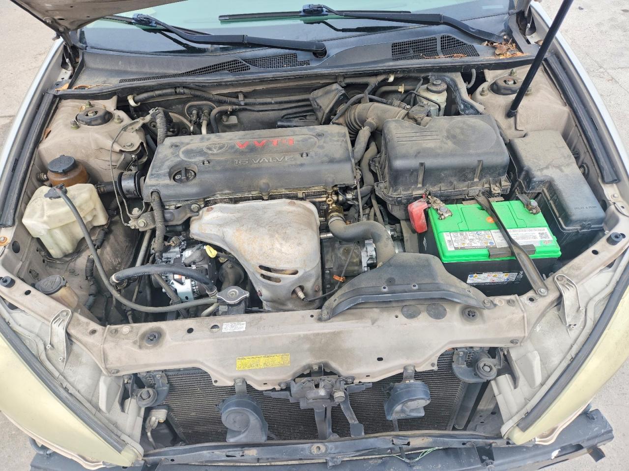 2004 TOYOTA CAMRY LE photo 11
