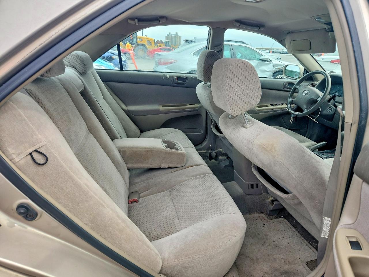 2004 TOYOTA CAMRY LE photo 10