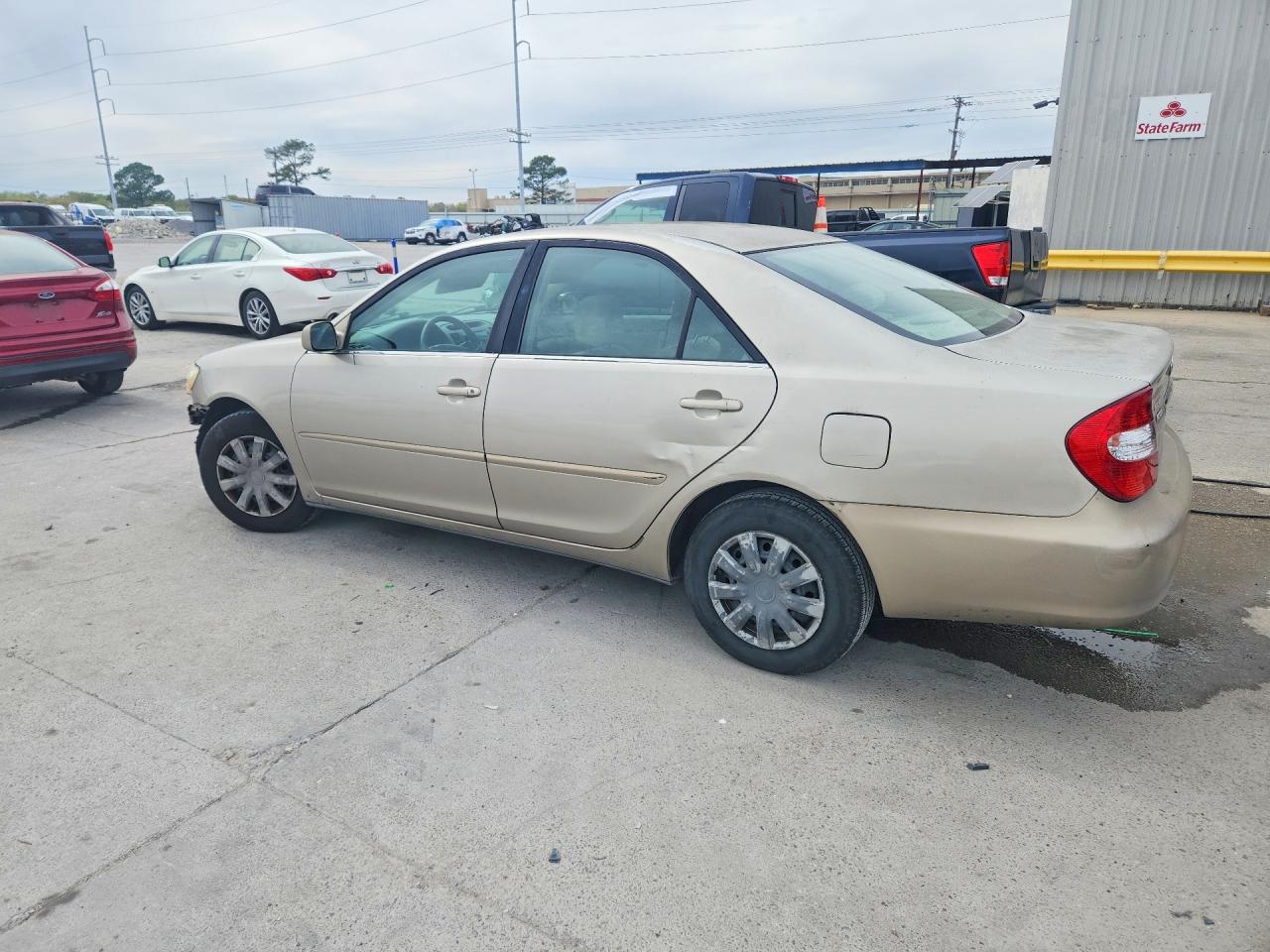 2004 TOYOTA CAMRY LE photo 2