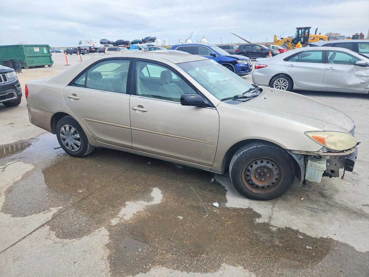 2004 TOYOTA CAMRY LE photo 4