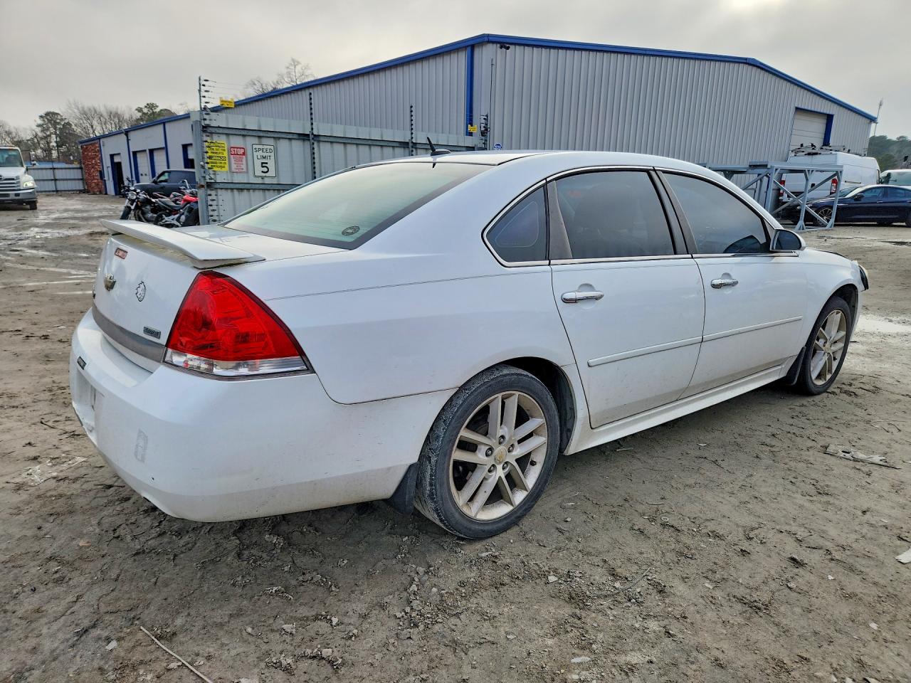 2010 CHEVROLET IMPALA LTZ photo 3