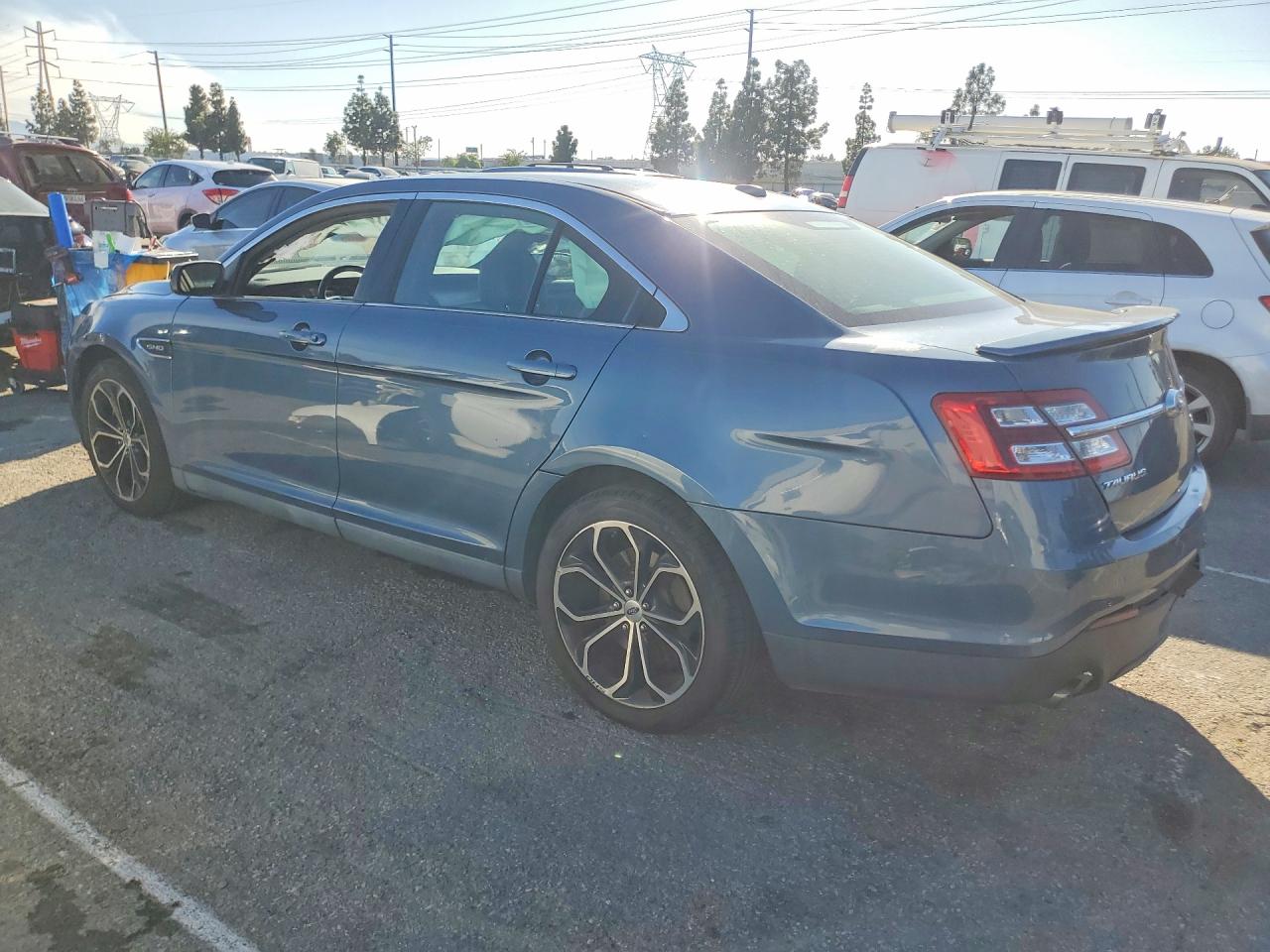 2019 FORD TAURUS SHO photo 2