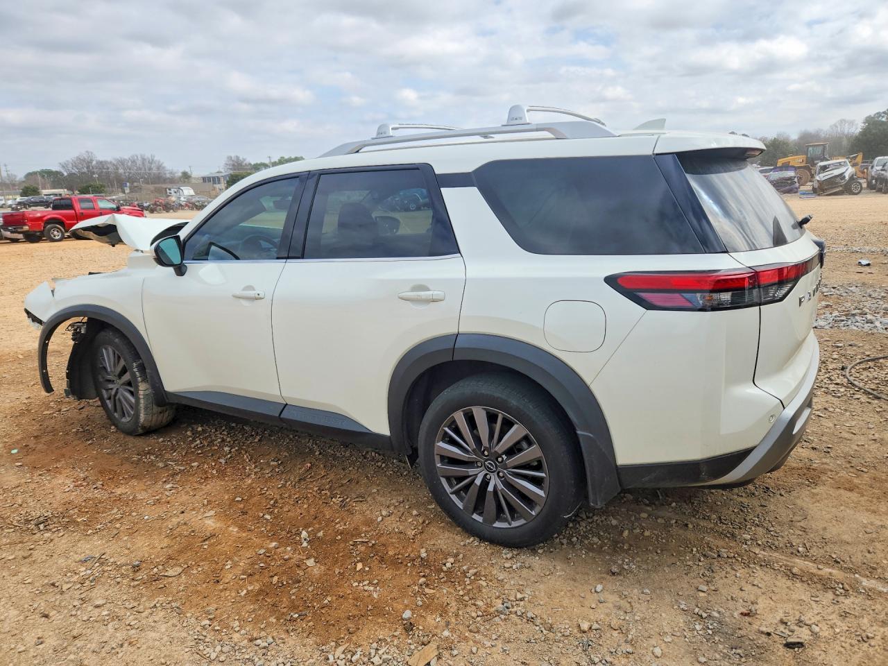 2023 NISSAN PATHFINDER SL photo 3
