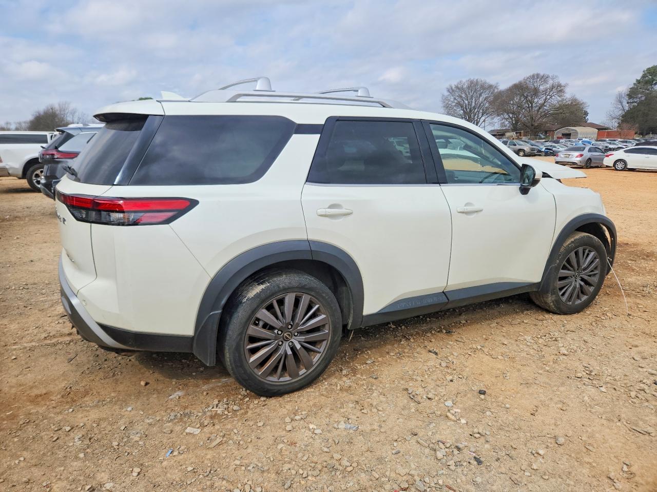 2023 NISSAN PATHFINDER SL photo 5