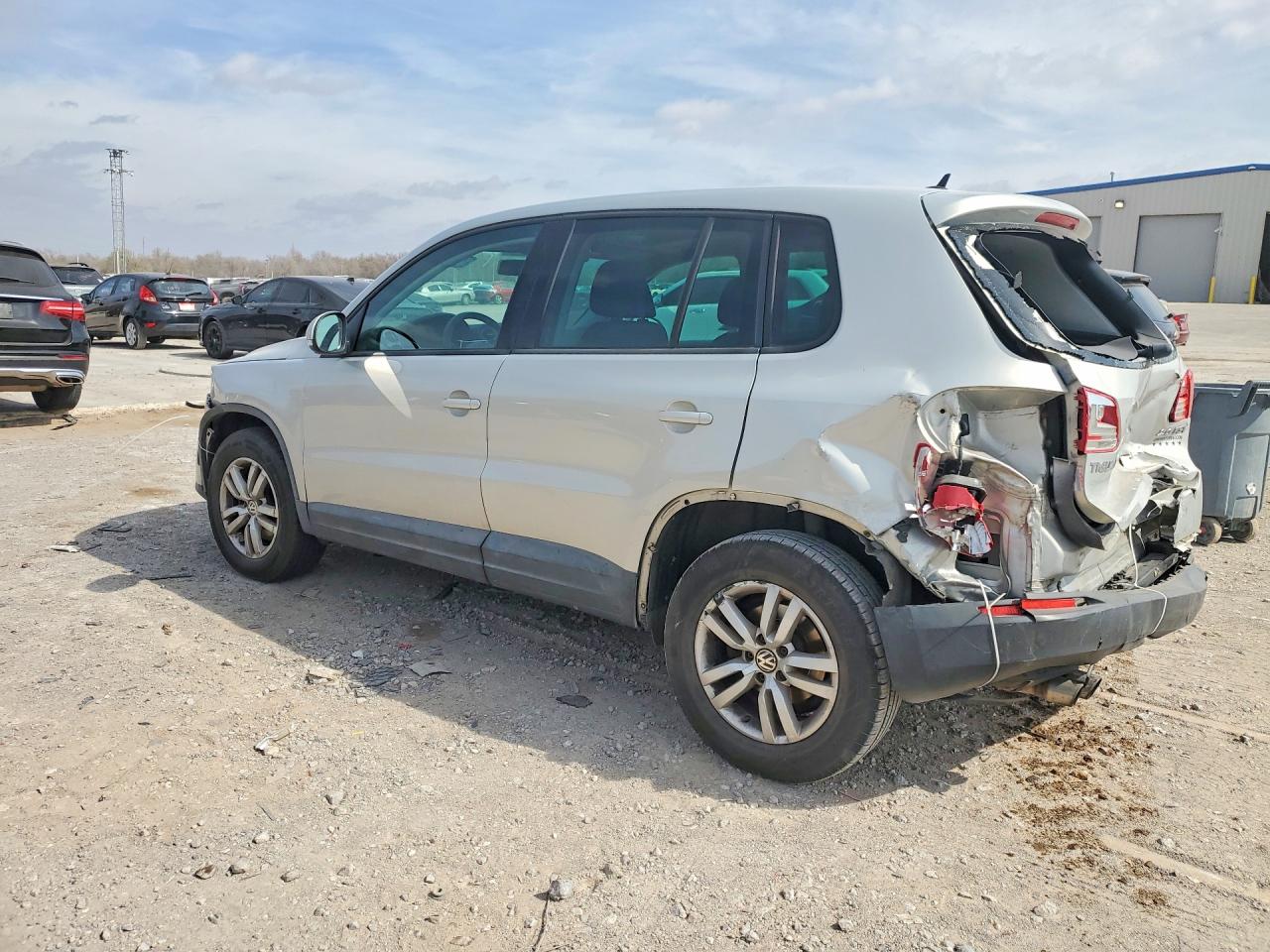 2012 VOLKSWAGEN TIGUAN S photo 2