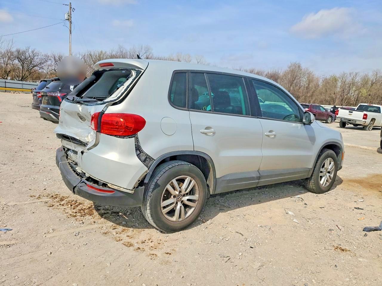 2012 VOLKSWAGEN TIGUAN S photo 3