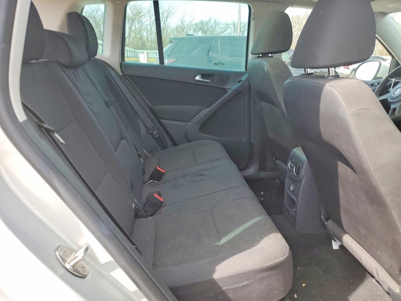2012 VOLKSWAGEN TIGUAN S photo 11
