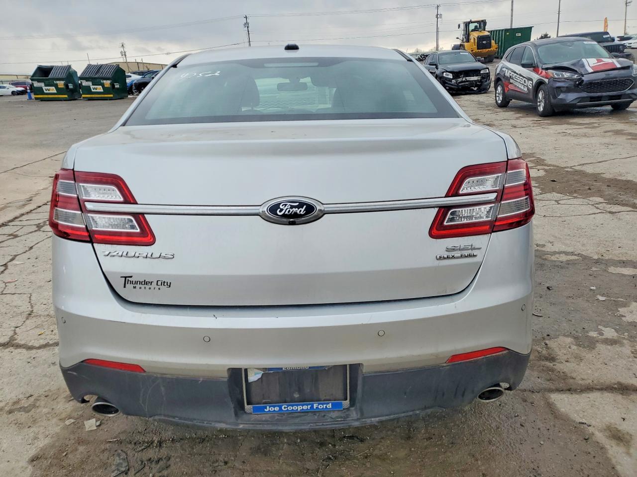 2018 FORD TAURUS SEL photo 16
