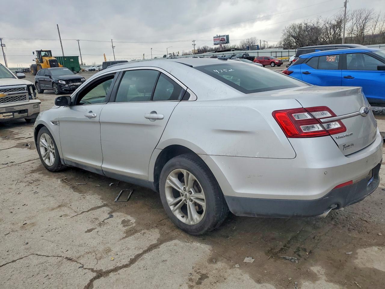 2018 FORD TAURUS SEL photo 4