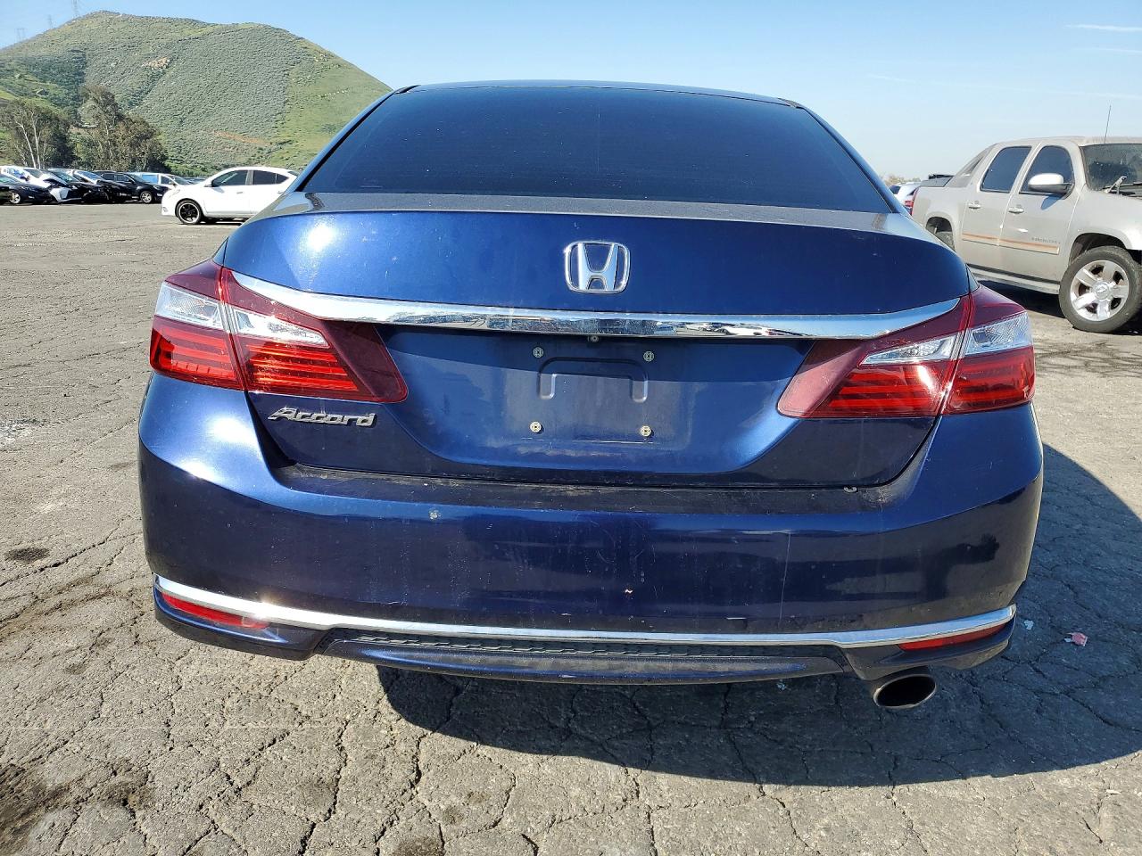 2017 HONDA ACCORD LX photo 6