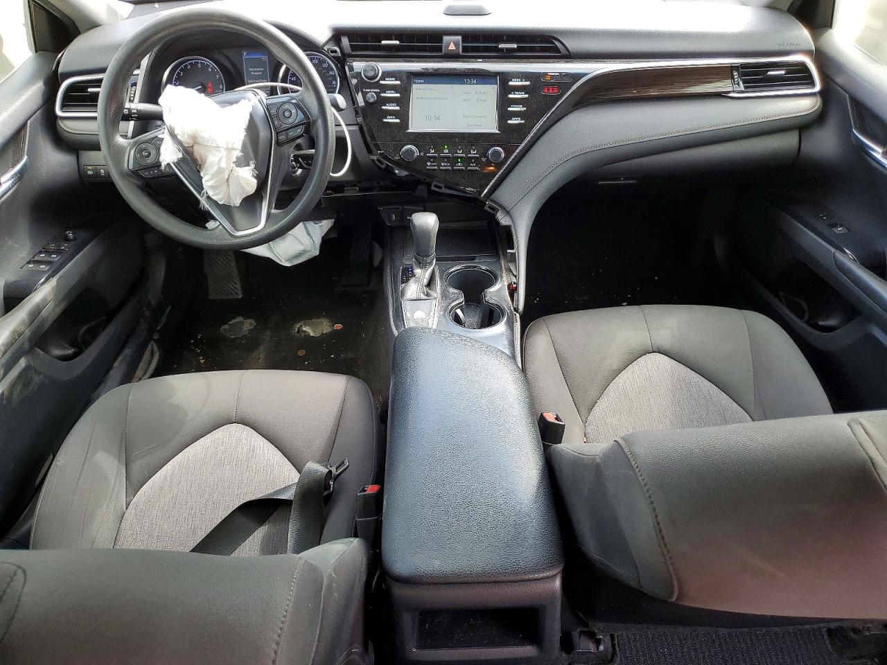2018 TOYOTA CAMRY LE photo 8