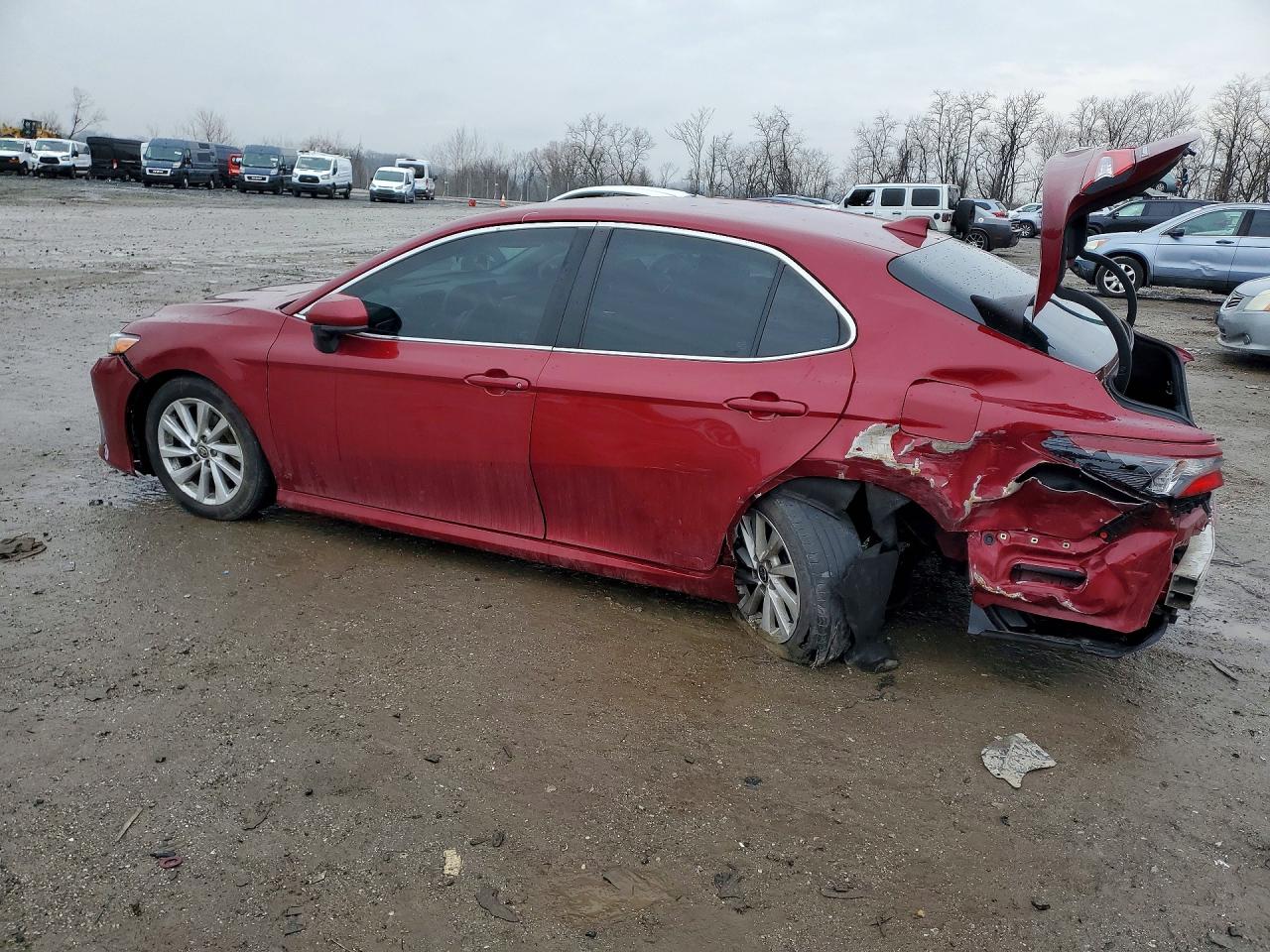 2022 TOYOTA CAMRY LE photo 3