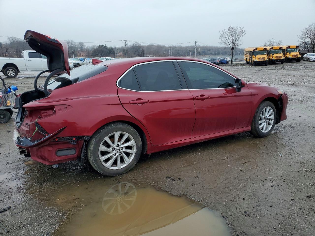 2022 TOYOTA CAMRY LE photo 5