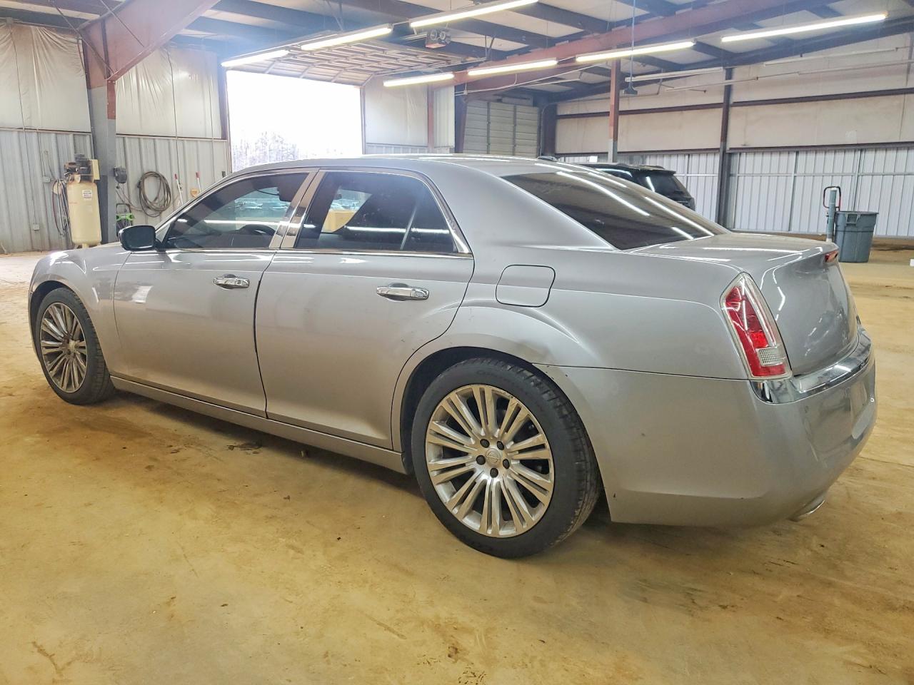 2013 CHRYSLER 300C photo 3