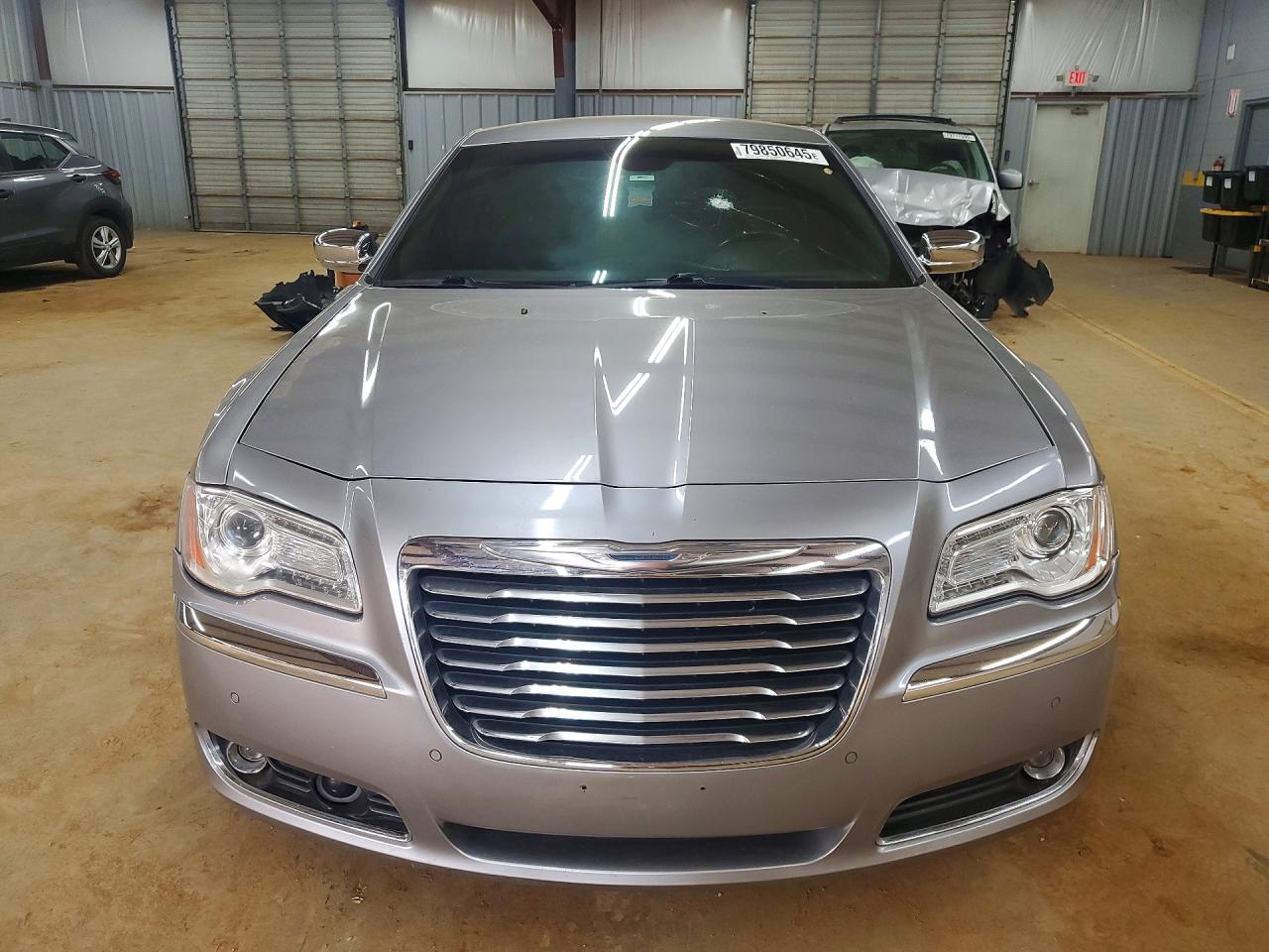 2013 CHRYSLER 300C photo 9