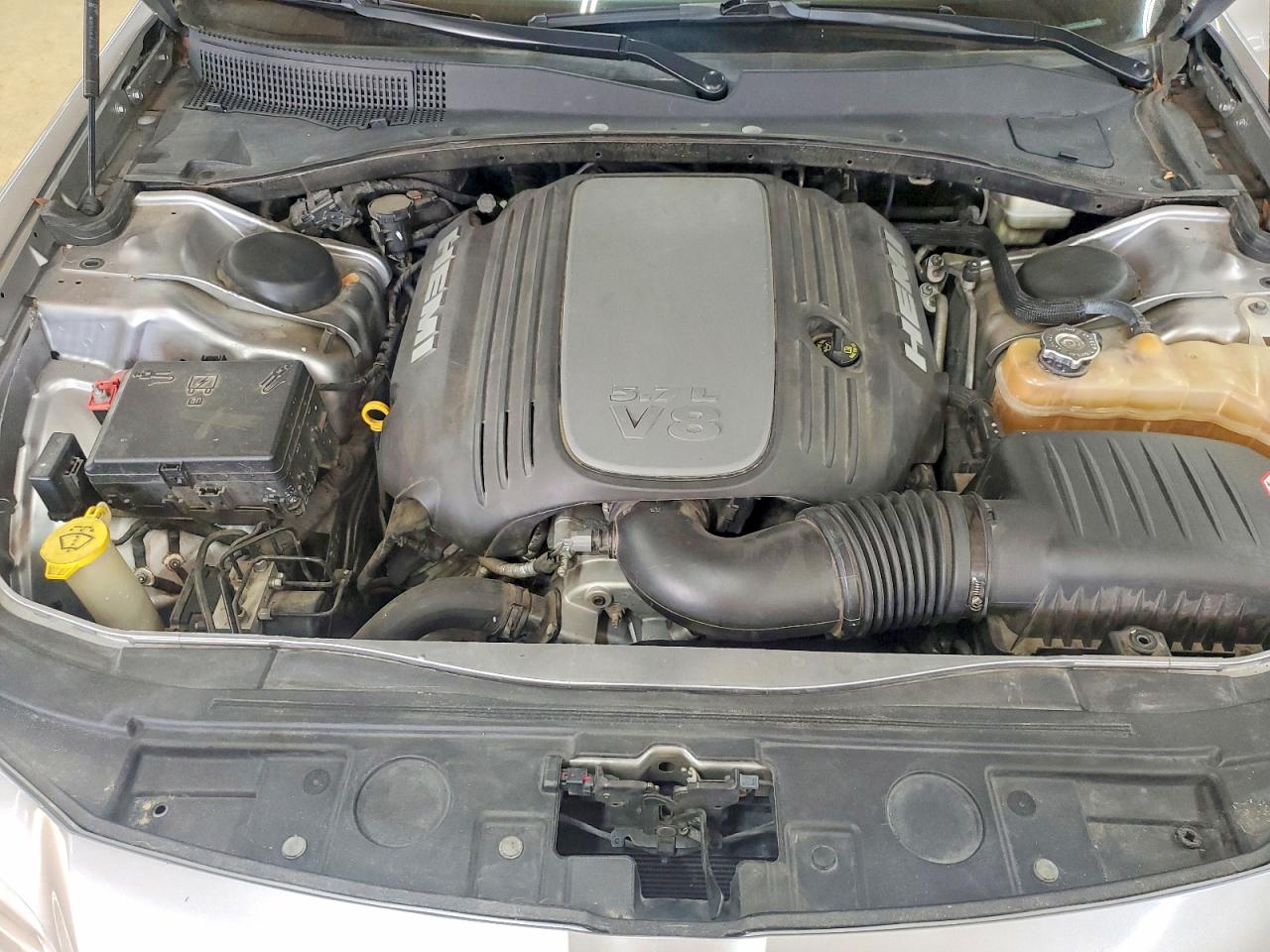 2013 CHRYSLER 300C photo 21