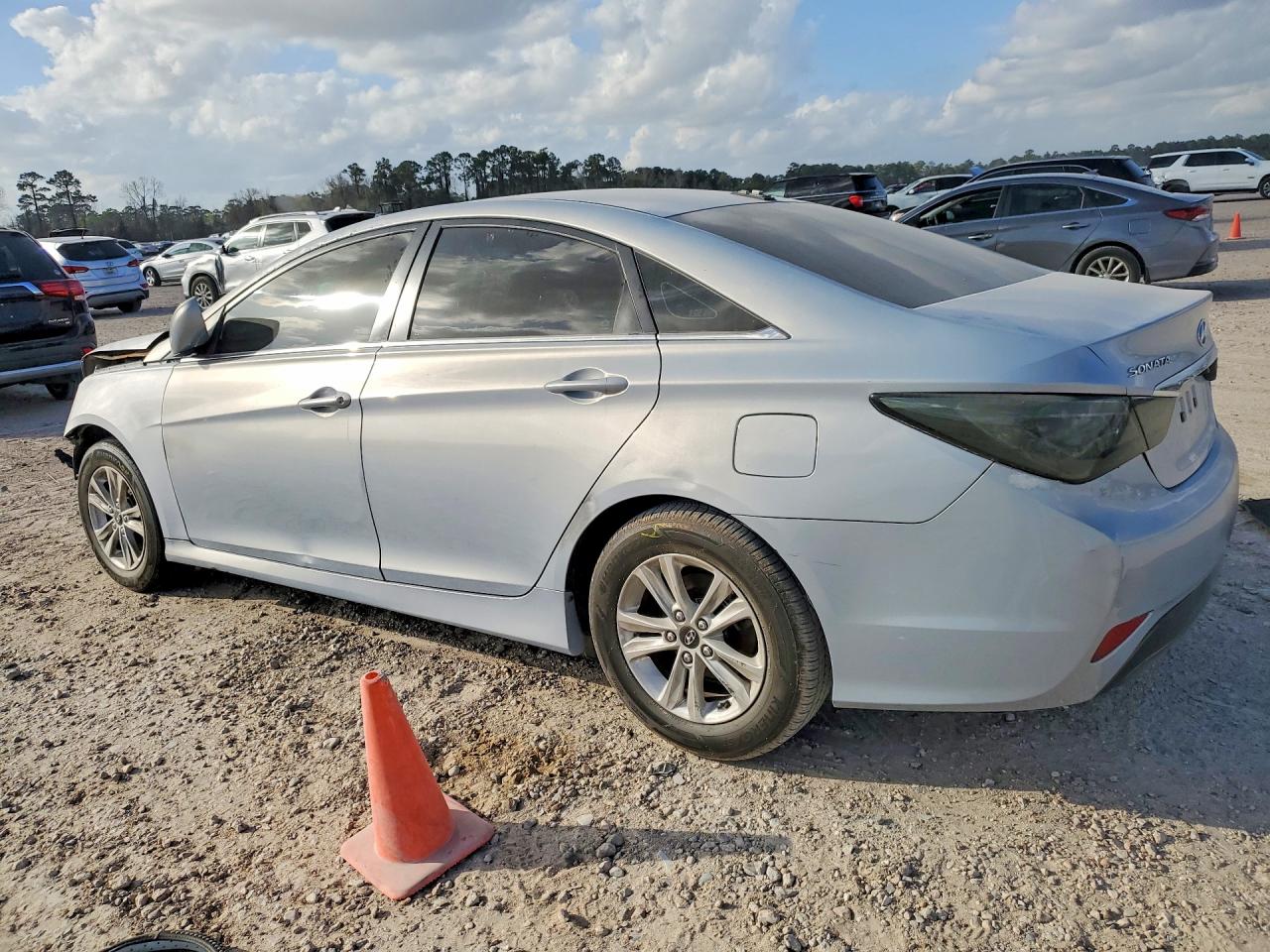 2014 HYUNDAI SONATA photo 2