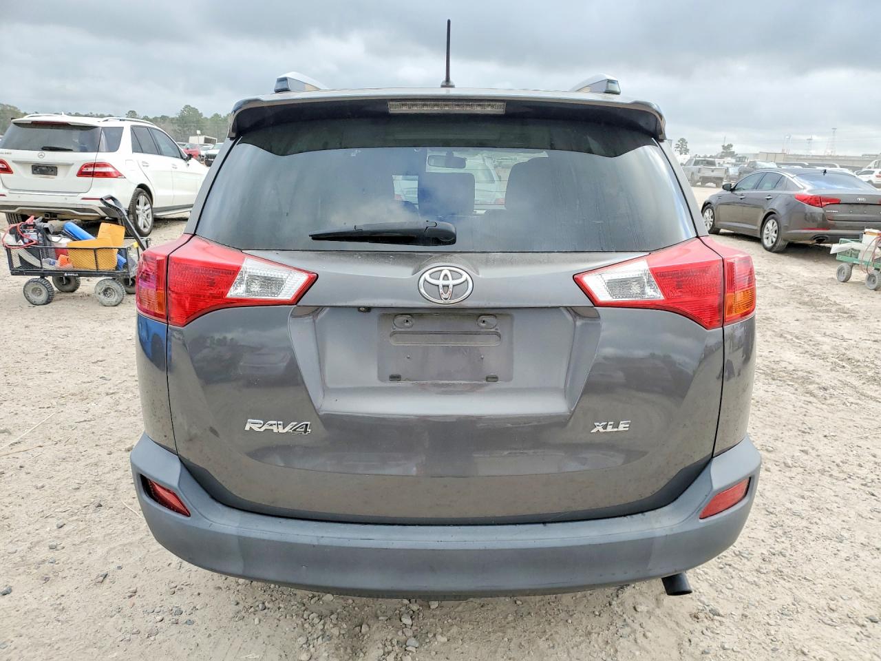 2013 TOYOTA RAV4 XLE photo 6