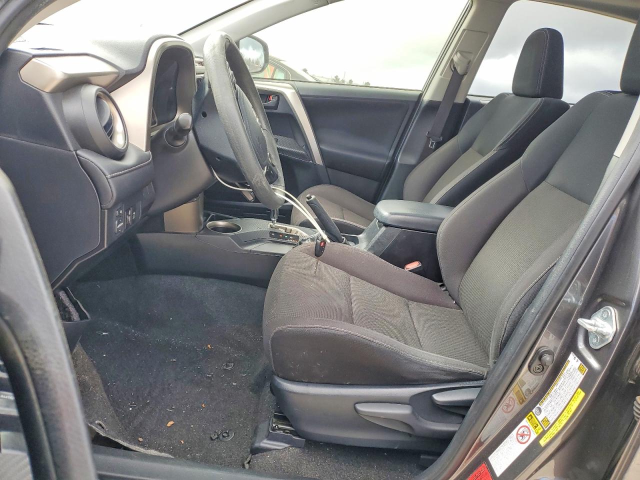 2013 TOYOTA RAV4 XLE photo 7