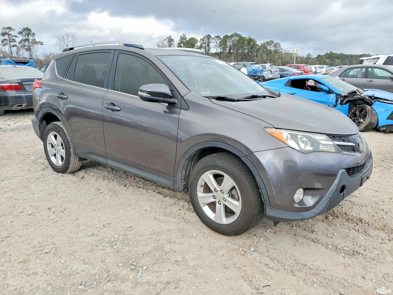 2013 TOYOTA RAV4 XLE photo 4