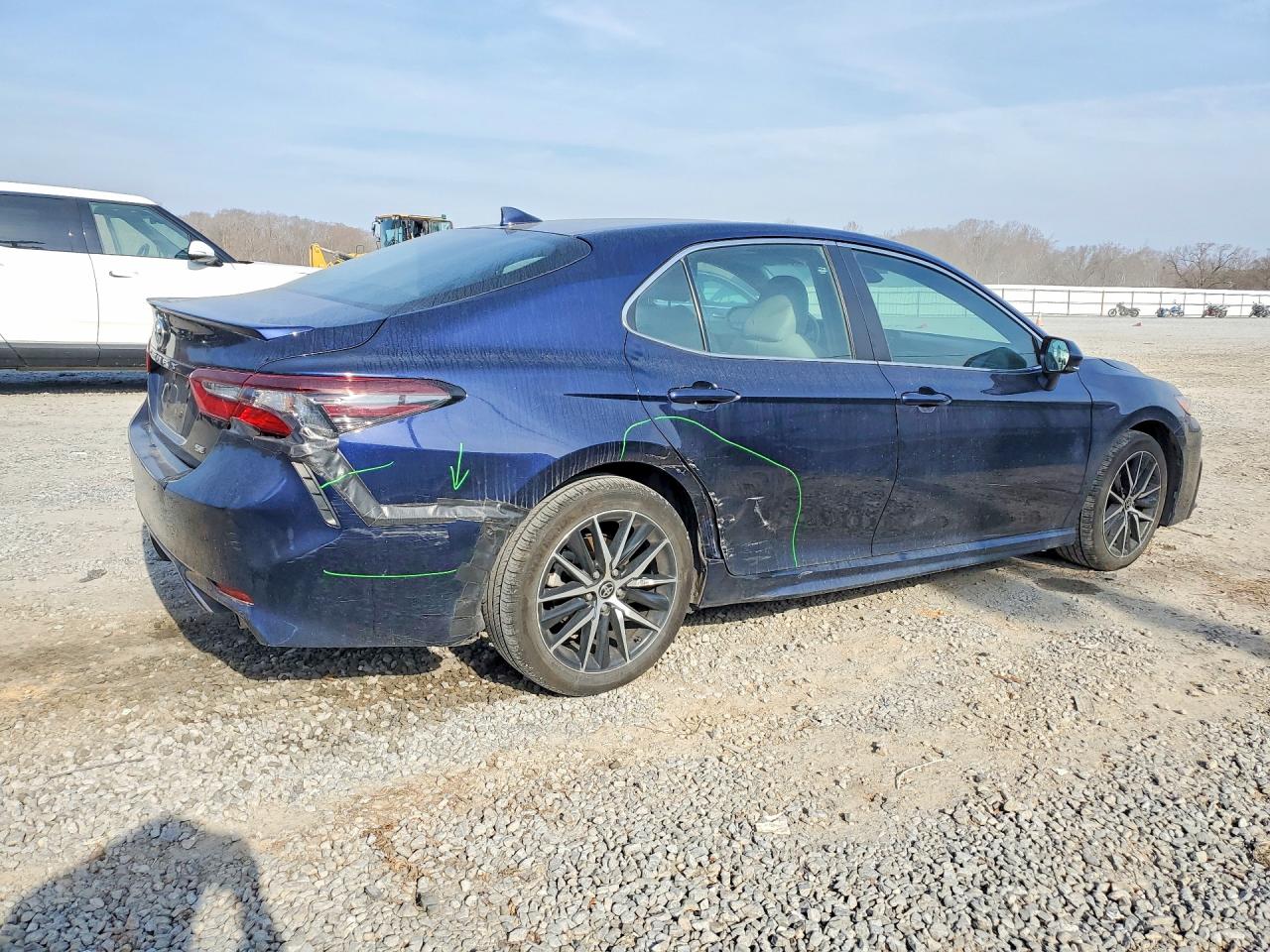 2022 TOYOTA CAMRY SE photo 3