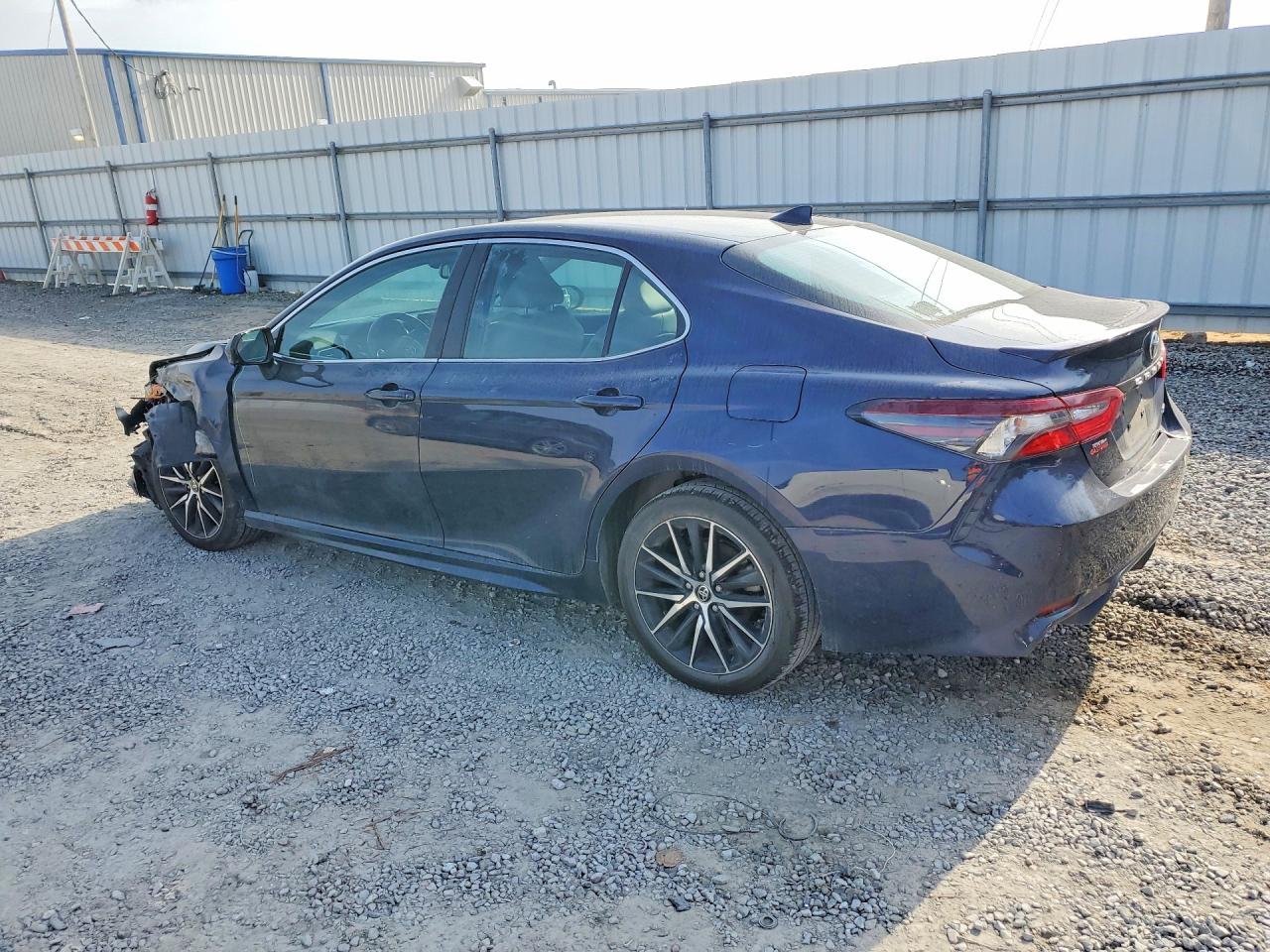2022 TOYOTA CAMRY SE photo 2