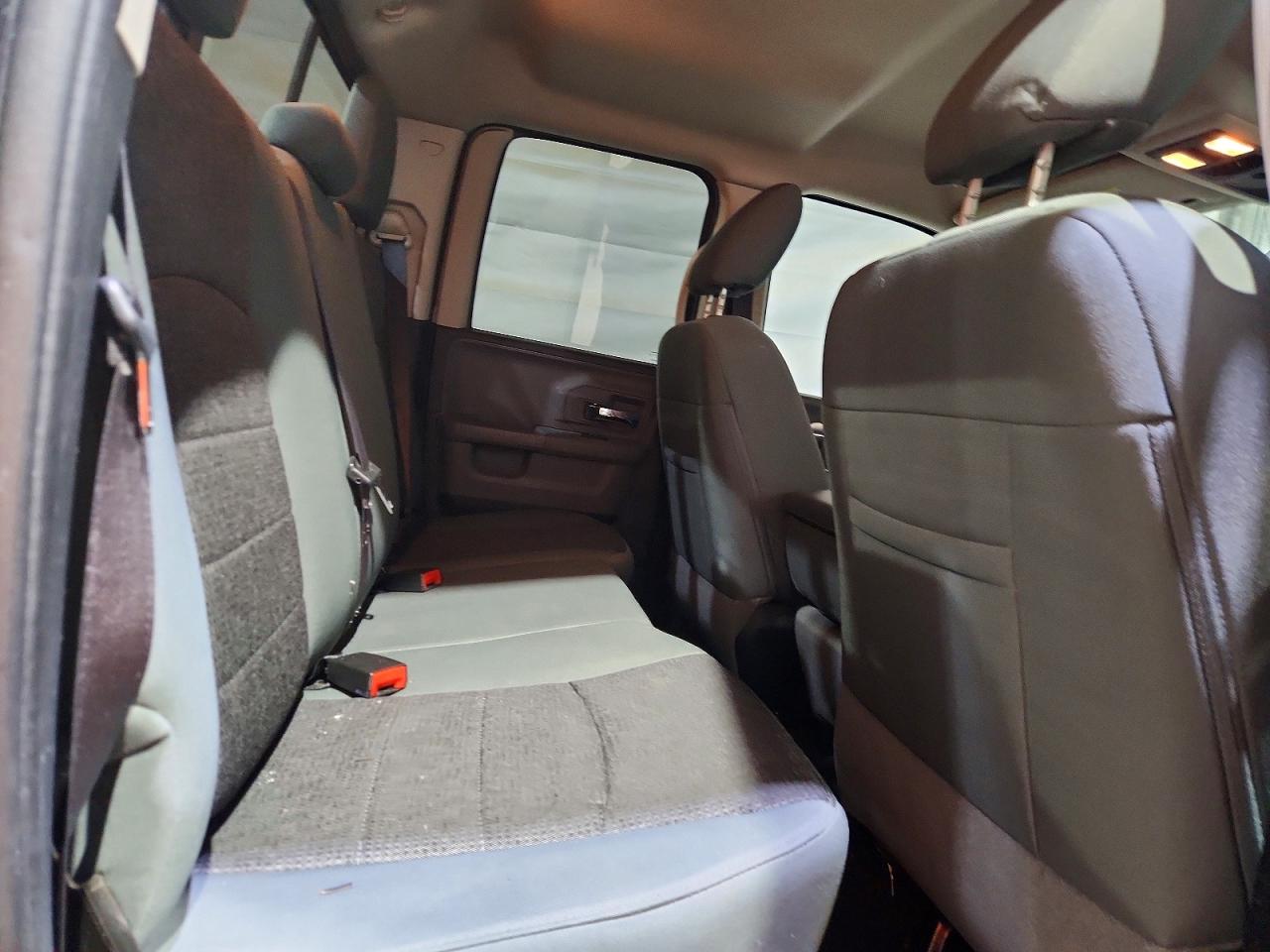 2015 RAM 1500 SLT photo 28