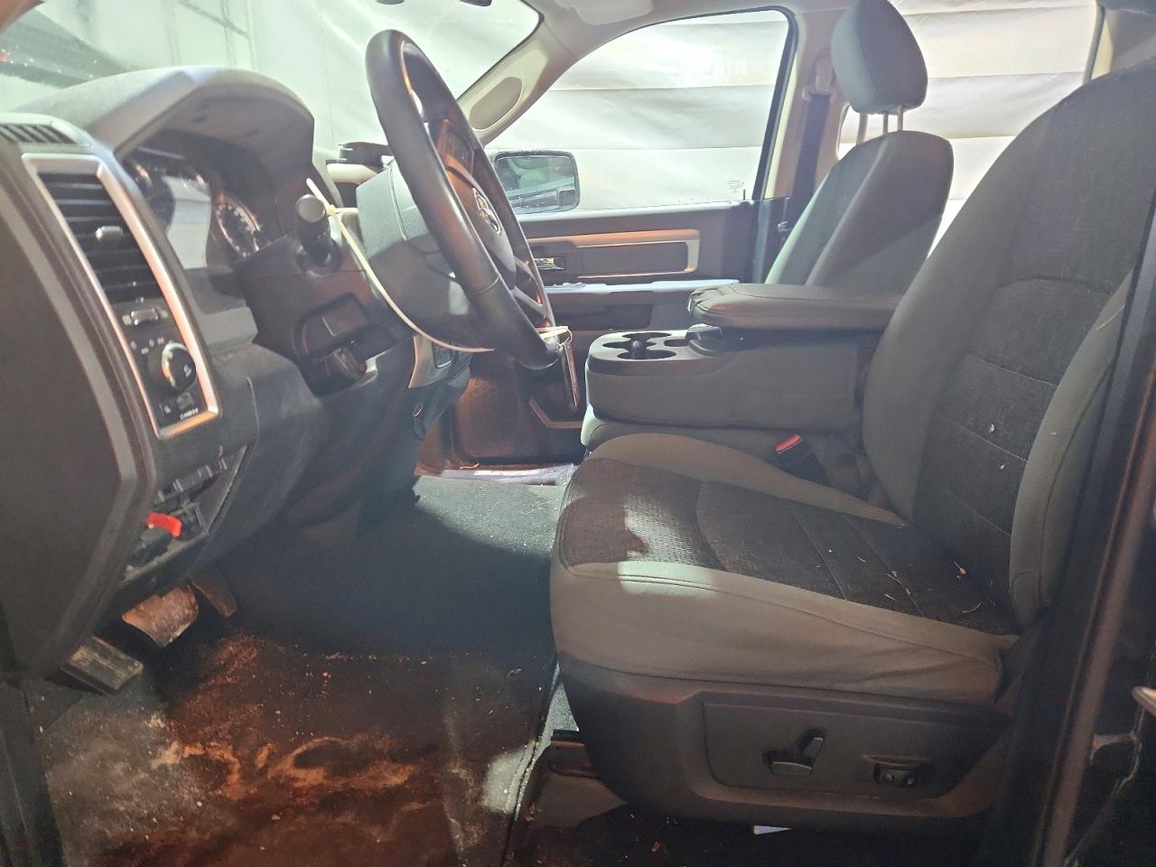 2015 RAM 1500 SLT photo 19