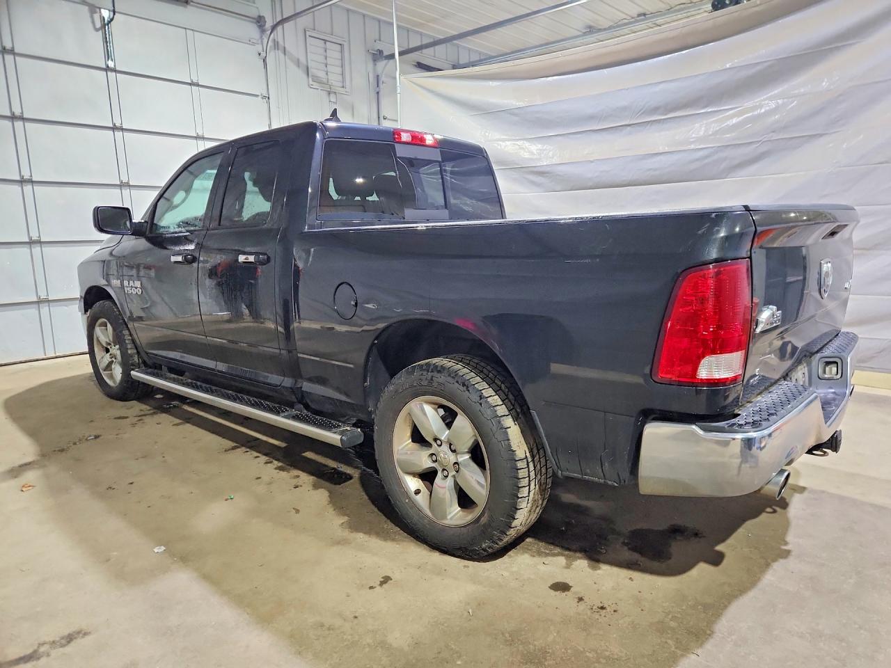 2015 RAM 1500 SLT photo 4