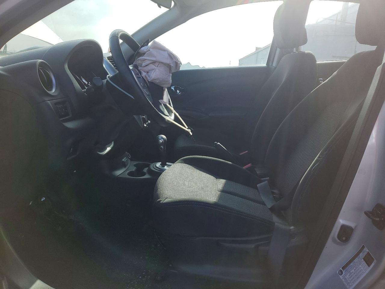 2018 NISSAN VERSA SV photo 13