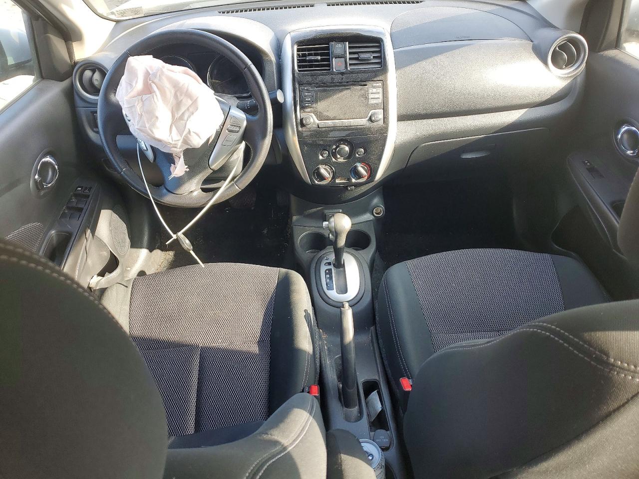 2018 NISSAN VERSA SV photo 15