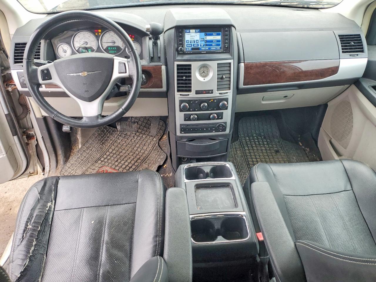 2010 CHRYSLER TOWN & COUNTRY TOURING PLUS photo 15