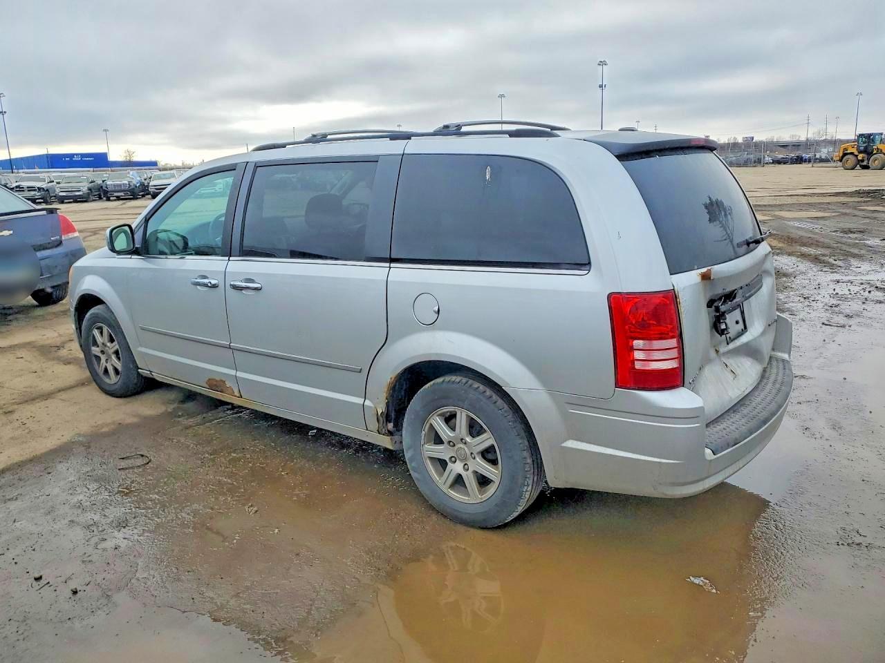 2010 CHRYSLER TOWN & COUNTRY TOURING PLUS photo 3