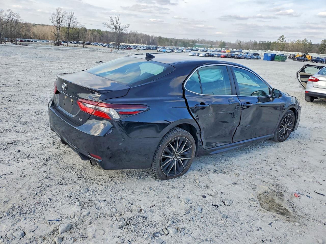 2023 TOYOTA CAMRY SE photo 5