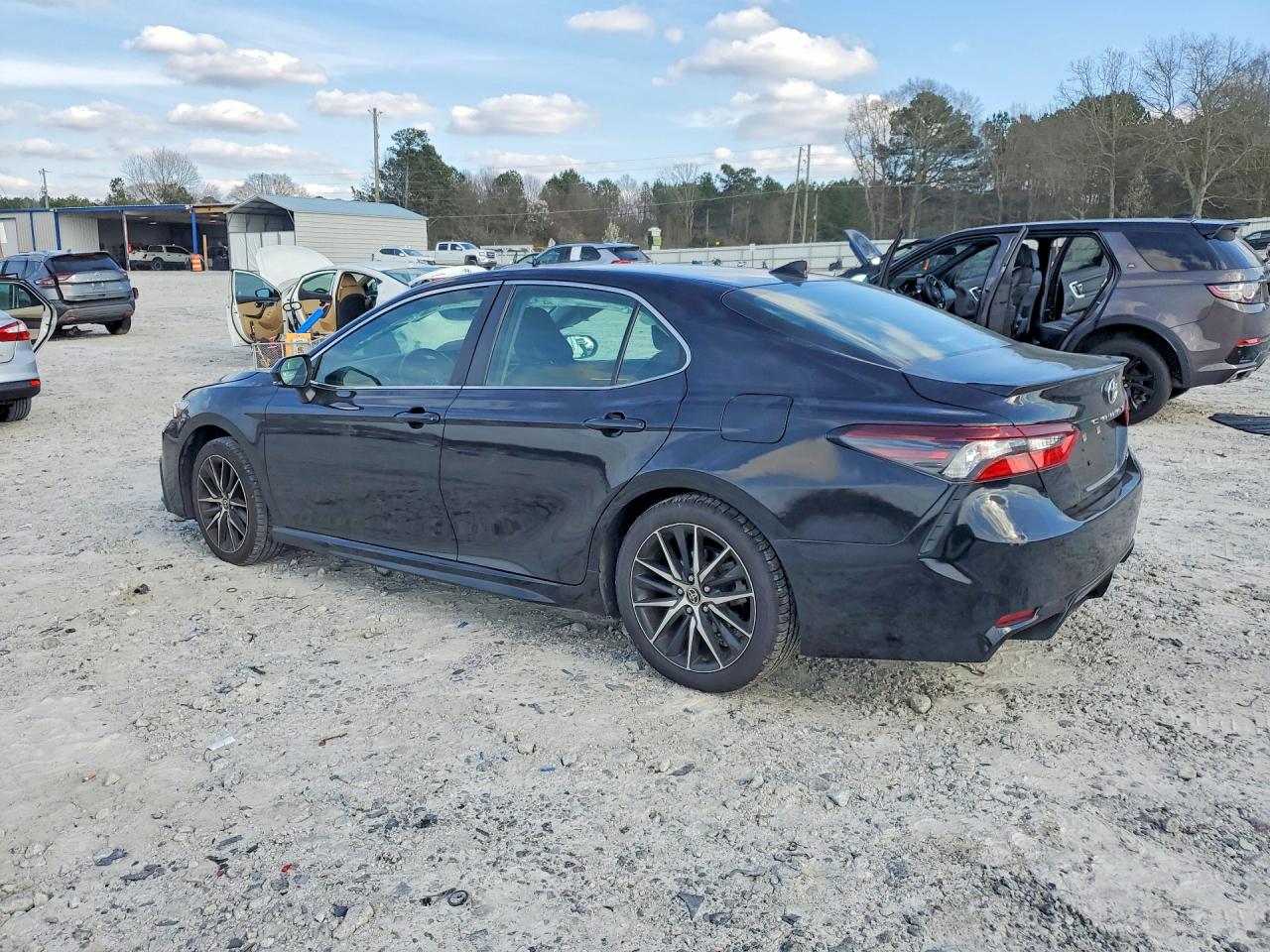 2023 TOYOTA CAMRY SE photo 3