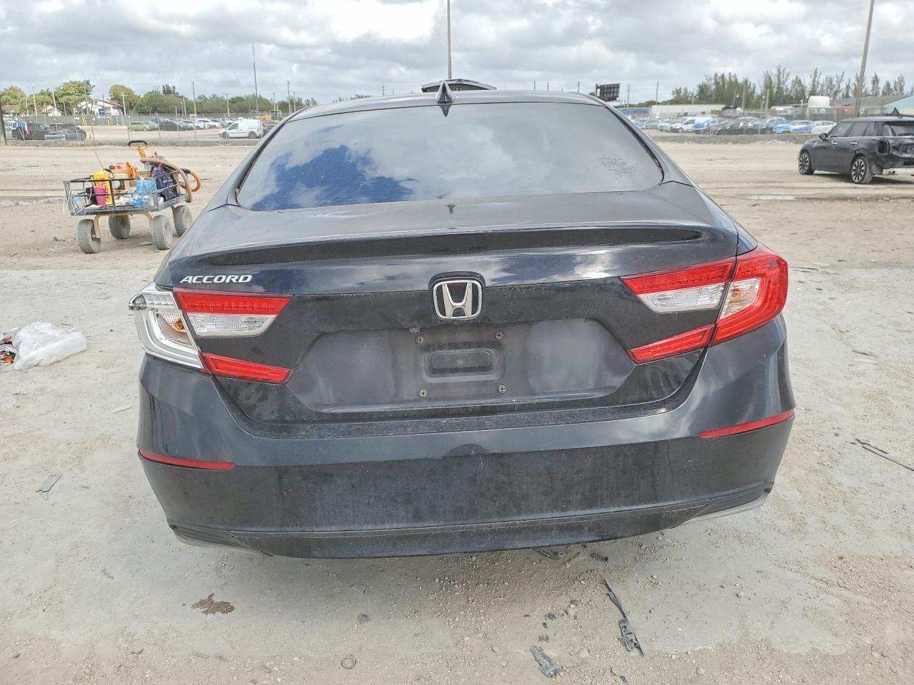2020 HONDA ACCORD LX photo 16