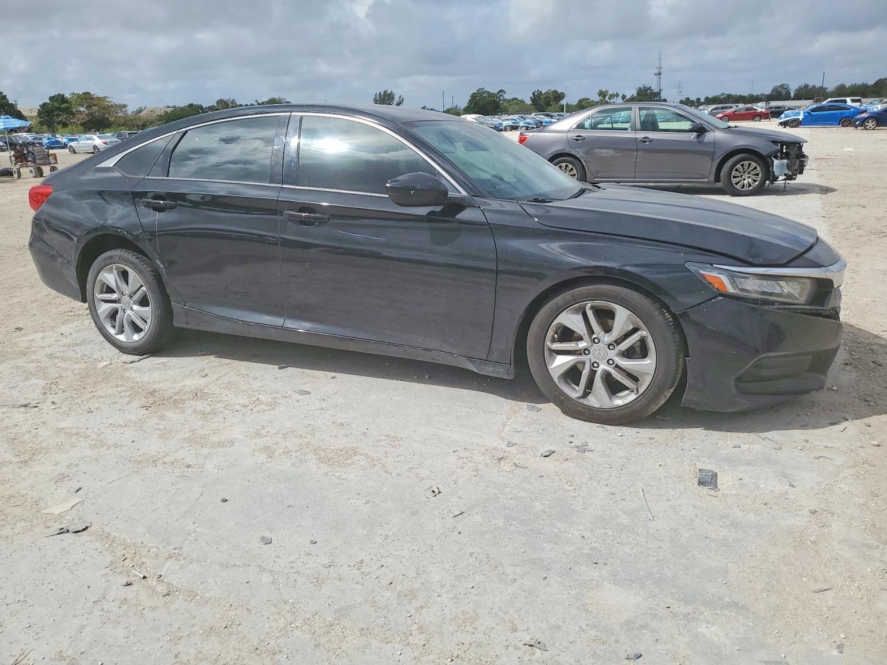 2020 HONDA ACCORD LX photo 10